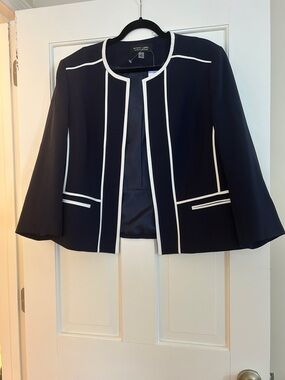 Evan Picone Navy Cropped Blazer with White Trim